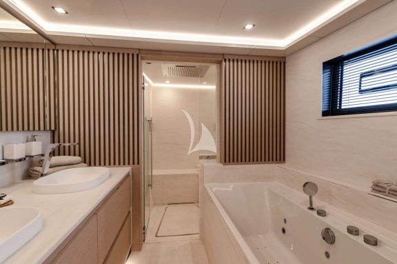 Master's cabin bathroom