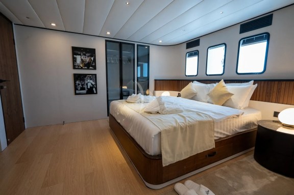 Image of De Love yacht #35