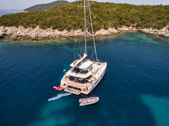 Image of AZUL yacht #13