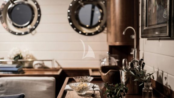 Image of ALEXA OF LONDON yacht #8