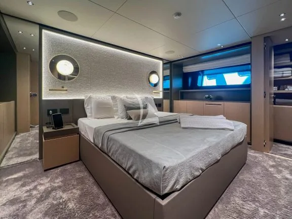 Full beam VIP cabin