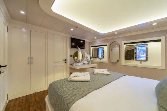 Image of QUEEN OF MAKRI yacht #27