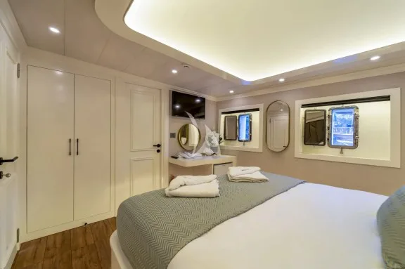 Image of QUEEN OF MAKRI yacht #27