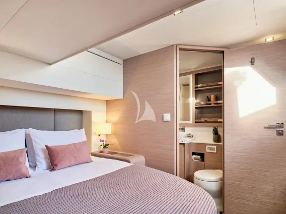 Guest cabin