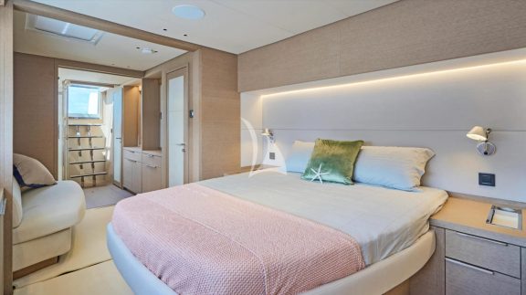 MASTER SUITE WITH DIRECT ACCESS TO AFT DECK