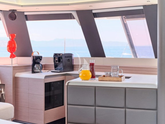 Bar area with wine cooler