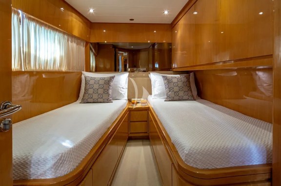 Image of THE BIRD yacht #17