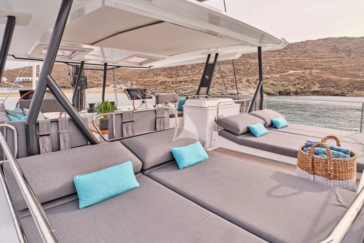 Flybridge Sunbeds