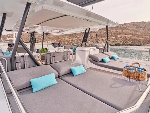 Flybridge Sunbeds