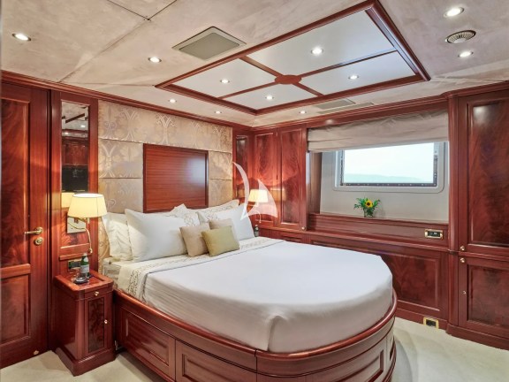 Image of OPTION B yacht #49