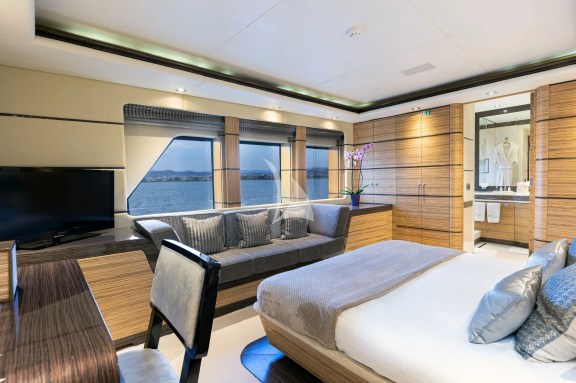 Double cabin