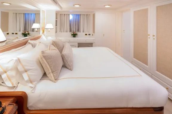 Double cabin