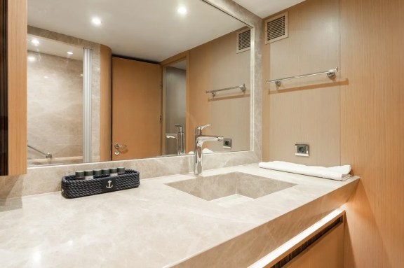 Image of LE PIETRE yacht #23