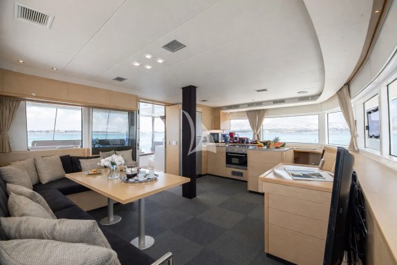 Royal-Flush-interior