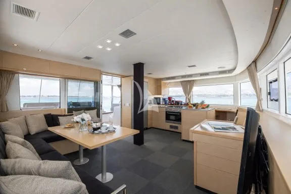 Royal-Flush-interior