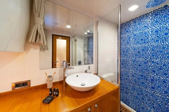 Twin Cabin Bathroom