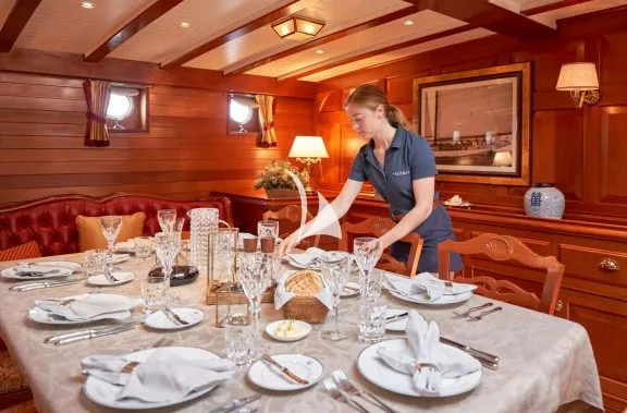 Image of ELENA of LONDON yacht #28