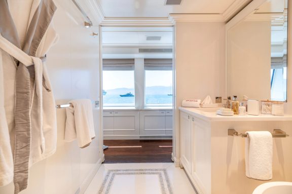 Master cabin bath