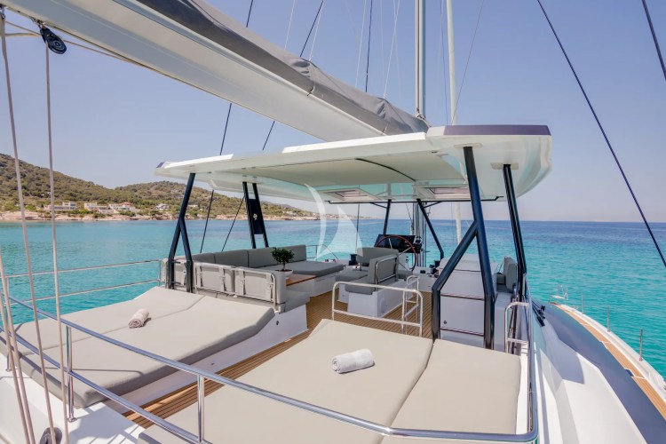 Flybridge sunbeds