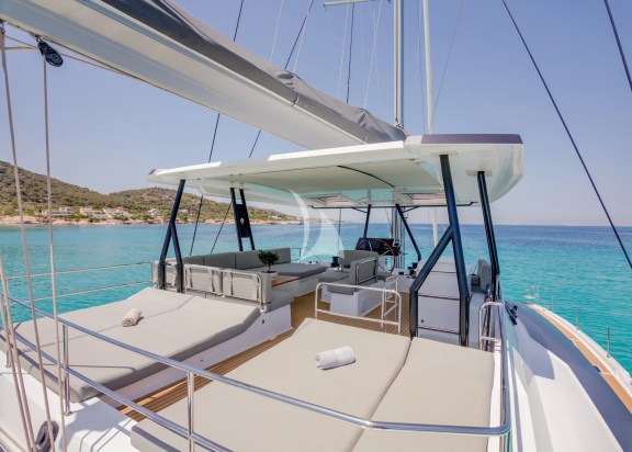 Flybridge sunbeds