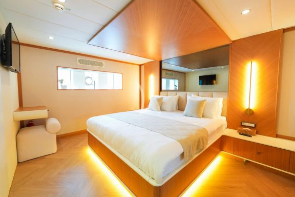 Image of King of the Sea yacht #18