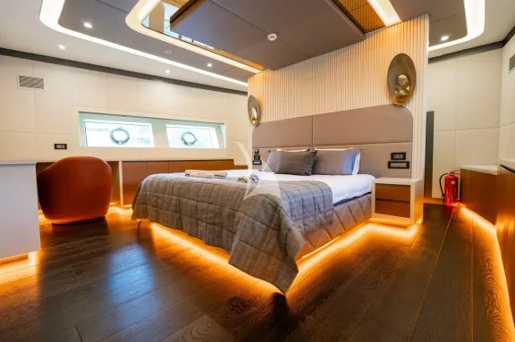 Image of NORTH WIND yacht #35