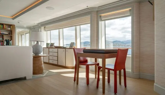 Bridge deck salon