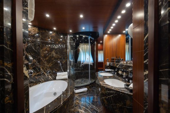 Master cabin bathroom