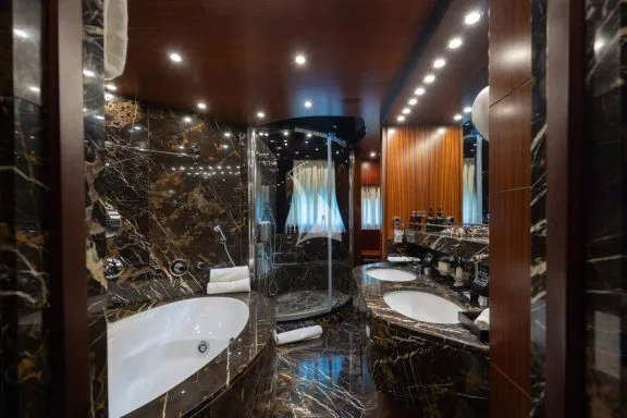Master cabin bathroom