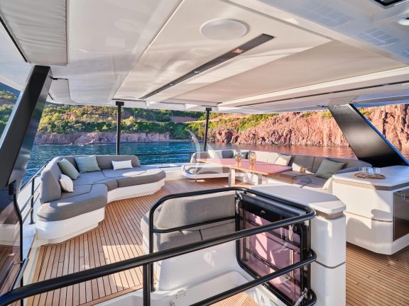 Flybridge (Sistership)