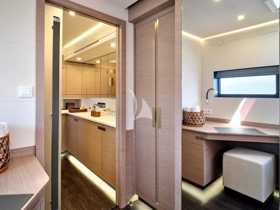 Master cabin bathroom