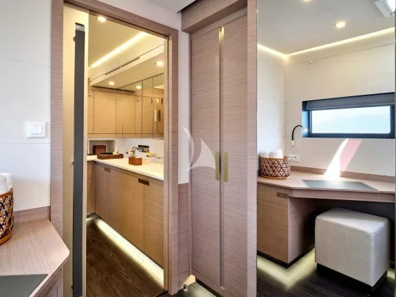 Master cabin bathroom