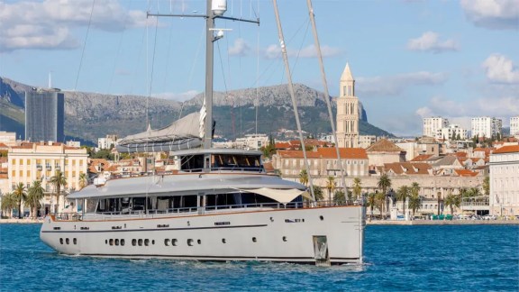 Image of Life is Good yacht #4