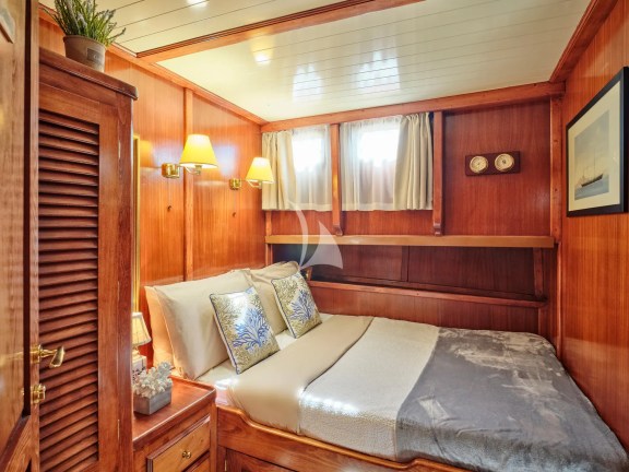 Guest cabin