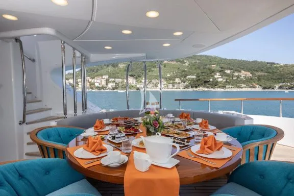 Bridge deck dining area