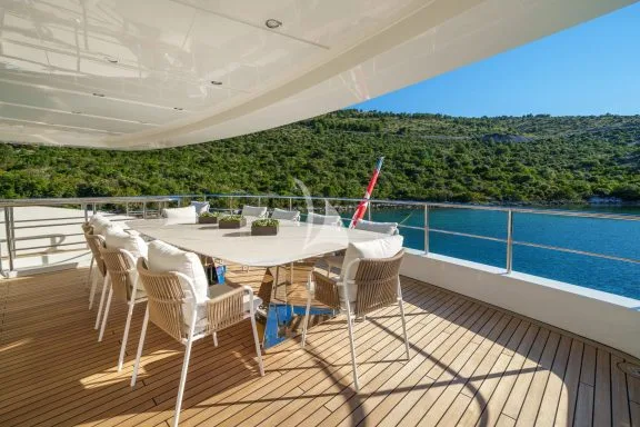 Upper deck aft