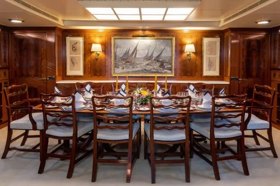 Dining salon