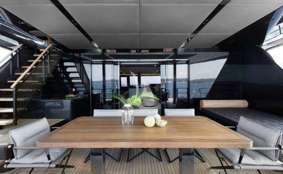 Dining table cockpit