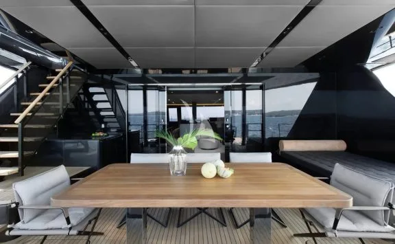 Dining table cockpit