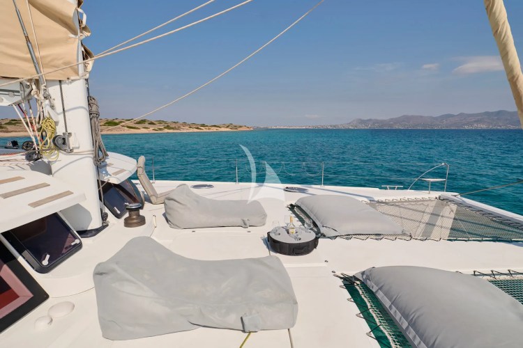 Fore deck seating area