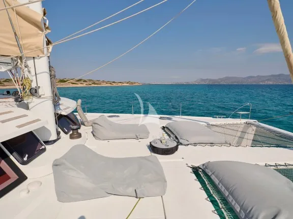 Fore deck seating area