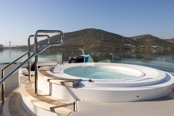 Sundeck Jacuzzi