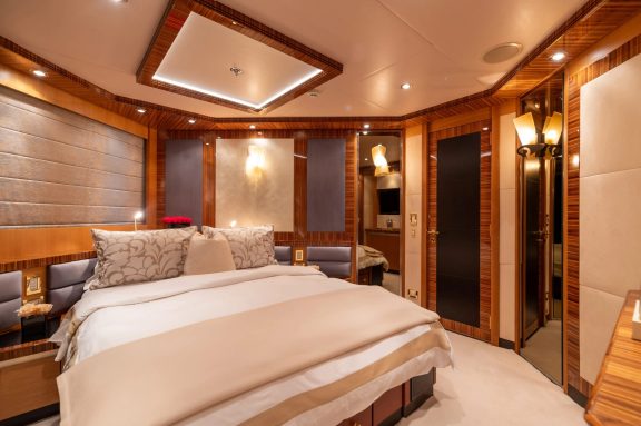 Double cabin