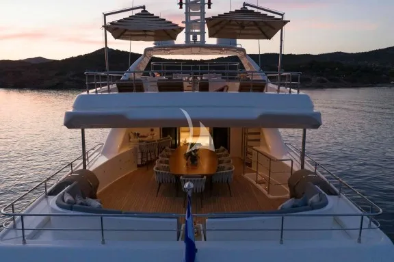 The Upper Deck veranda has a large dining table, a bar and a large sofa