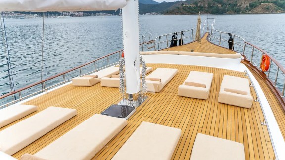 Forward Sunbathing Area