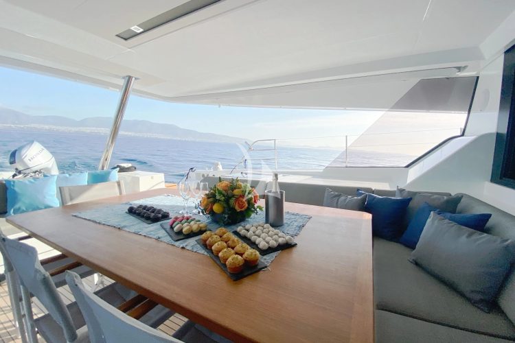 Cockpit table