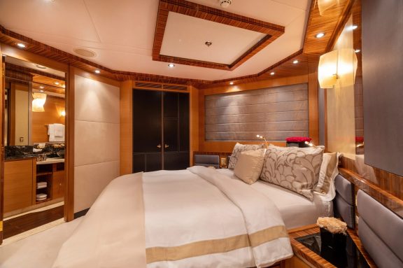 Double cabin