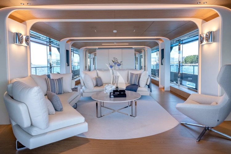 Main deck salon