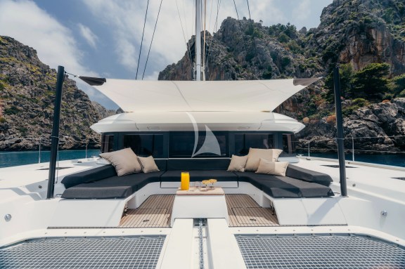 Shaded area on foredeck