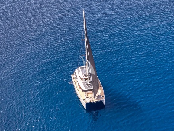 Aloia 80 under sail